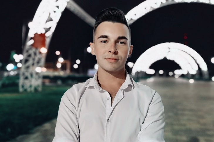 «Рад, что прославлю город-герой»: школьники России будут слушать песню волгоградца вместо звонков