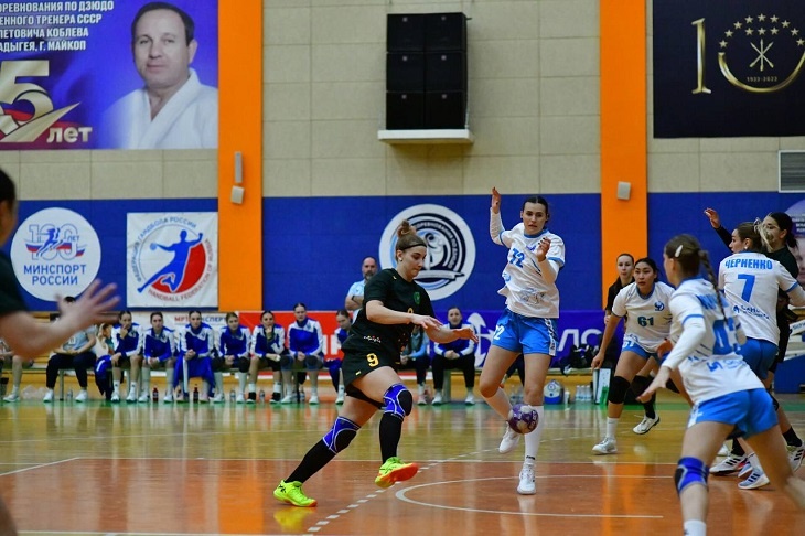 Гандболистки «Динамо-Синары» в гостях обыграли АГУ-«Адыиф»