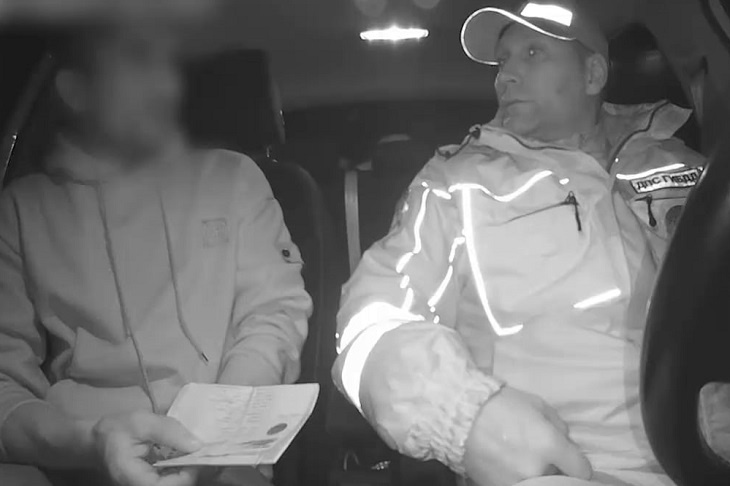 В Волгограде брата иностранца с фейковыми правами поймали на даче взятки