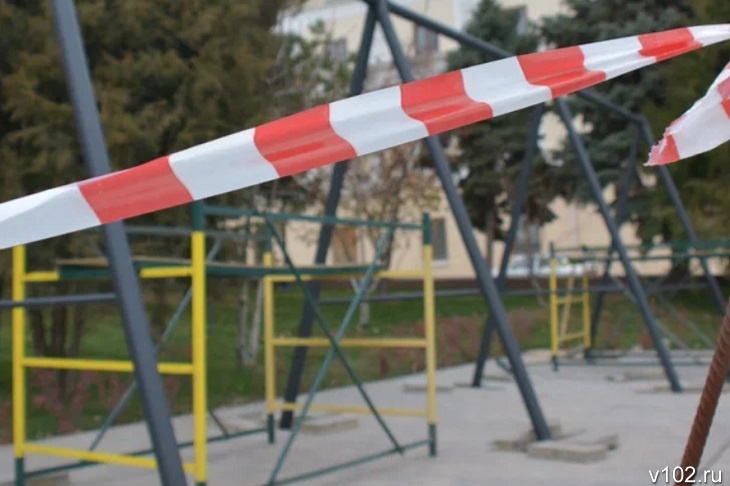 Детские площадки в Средней Ахтубе отремонтируют по решению суда
