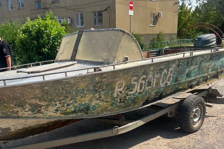 Лодку с мотором конфисковали у браконьера в Волгоградской области