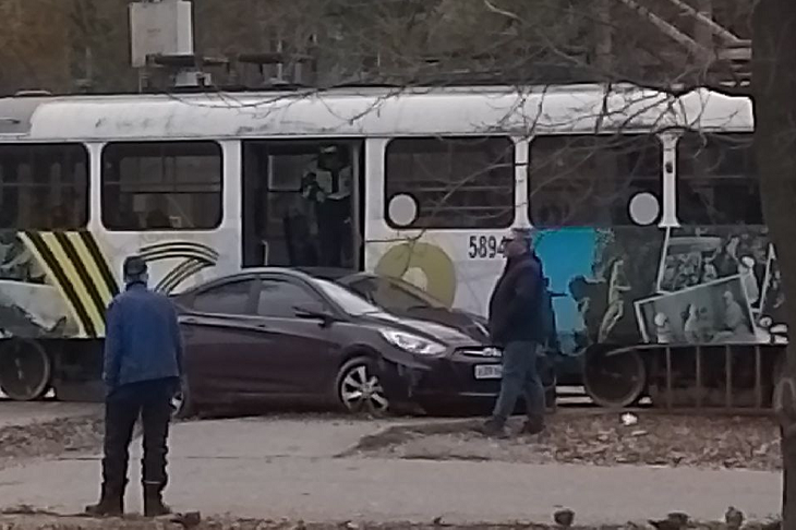 В Волгограде ДТП парализовало работу трамвайного маршрута №13