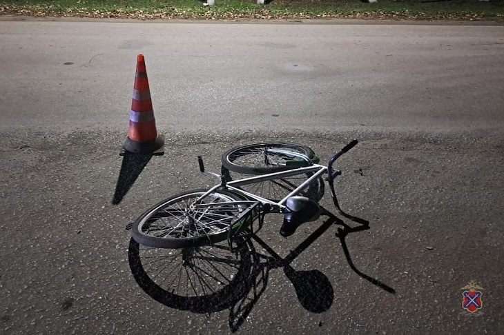 Под Волгоградом иномарка сбила школьницу на велосипеде