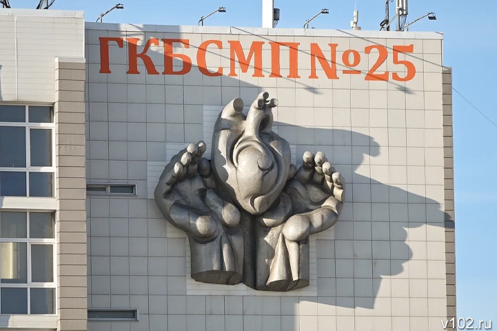 В Волгограде медики борются за жизнь пострадавшего от взрыва в МКД мужчины