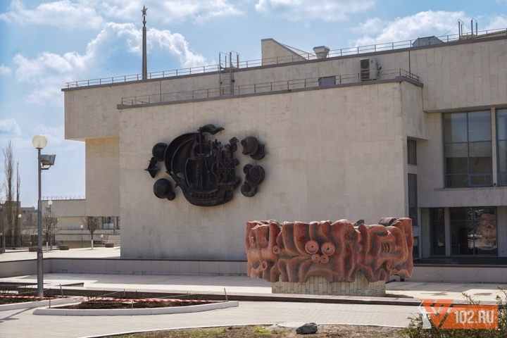 В Волгограде вернули к жизни уникальный фонтан «Красные птицы» у ГДЮЦ