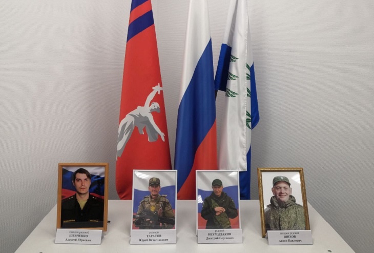 В Камышине родным погибших военных передали награды