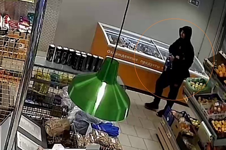 Две бутылки водки достались бесплатно камышанину с пистолетом