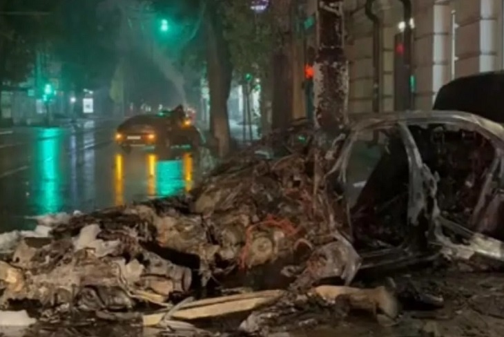 Водитель Mercedes чудом выжил в ужасном ДТП в Ростове