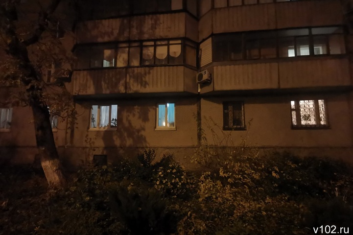 В Волгограде хлопок петарды поставил на уши высотку на ул. Хользунова