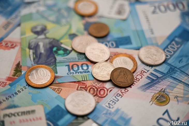 В Волгограде гендиректор задолжала сотне работников более 6 млн по зарплате