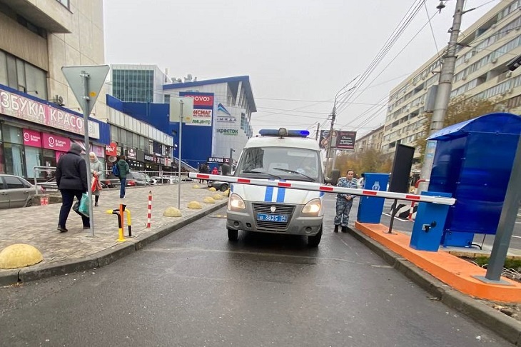 Таинственная эвакуация людей из ТРЦ «Пирамида» произошла в Волгограде