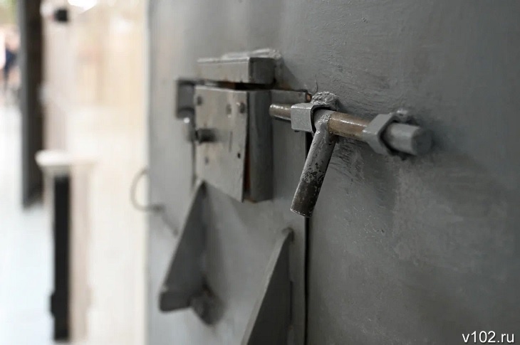 Суд отправил иловлинца в СИЗО за попытку сжечь офис микрозаймов