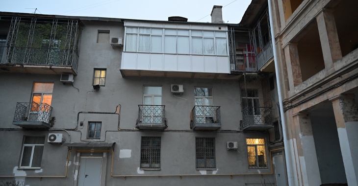 «Выбирают даже старенькие квартиры»: в Волгограде из-за введения платных парковок вырос спрос на дворы со шлагбаумом