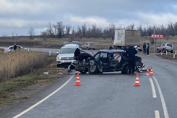 Родились в рубашке: три человека пострадали в страшном ДТП с грузовиком в Волгоградской области