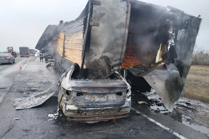 Трое человек погибли в ДТП с лесовозом под Волгоградом