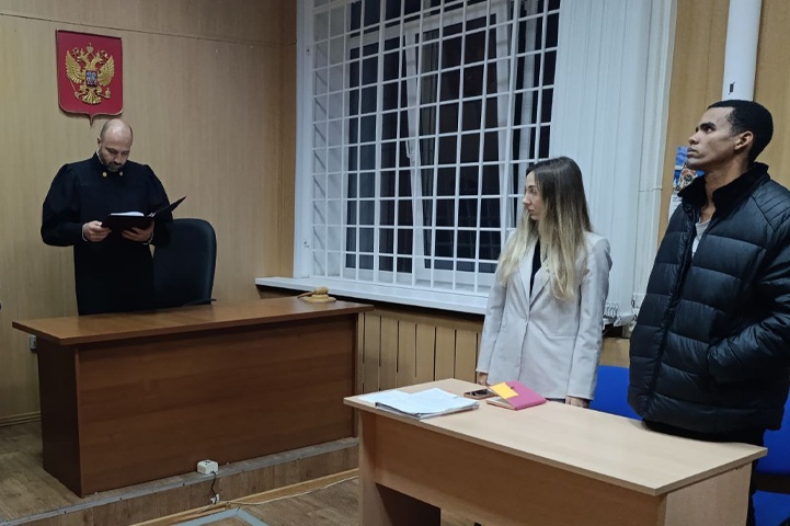 В Волгограде суд предписал выслать повеселившегося в отделе полиции кубинца