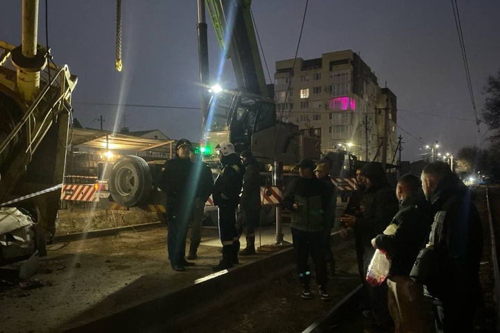 Падение крана в Волгограде: что известно к этому часу