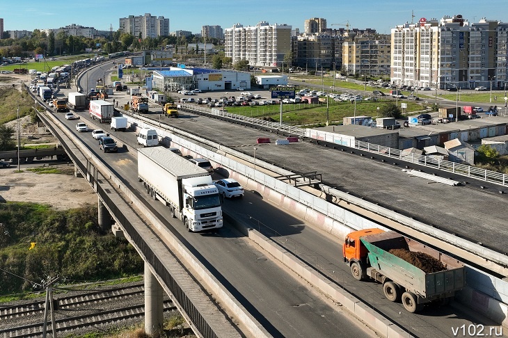 В Волгограде сузили участок Третьей продольной из-за ремонта путепровода