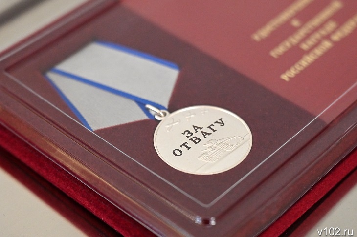 Под Волгоградом награды погибших героев СВО передали их семьям