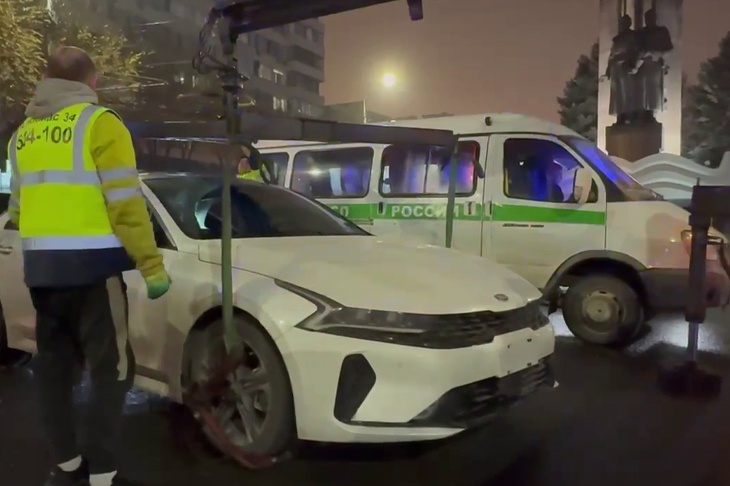 «Чёрная пятница»: ФССП с полицией арестовали у проштрафившихся волгоградцев 10 авто