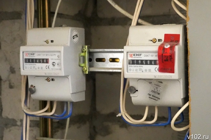 За себя и того парня? В России хотят отказаться от фиксированных тарифов на общедомовые расходы