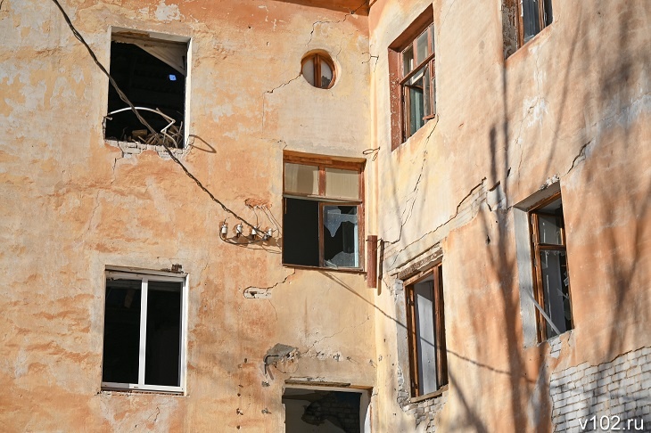 В Волгограде и Калаче-на-Дону расселят первые 18 аварийных домов по новой программе