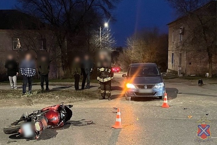 Двое мотоциклистов угодили в больницы после ДТП в Волжском и Камышине