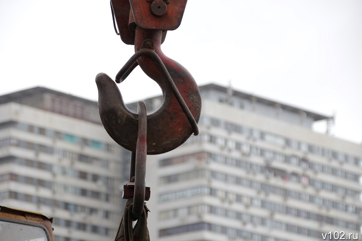 Кран-великан арендуют для установки 120-метрового колеса обозрения в Волгограде