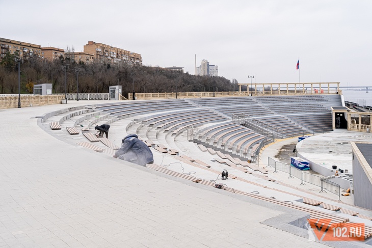В Волгограде накануне календарной зимы взялись за ремонт амфитеатра