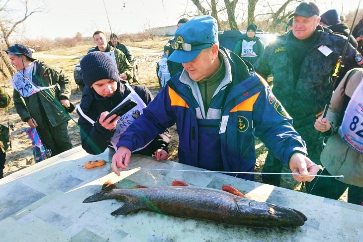 Победитель соревнований на Дону поймал щуку весом более 6 кг