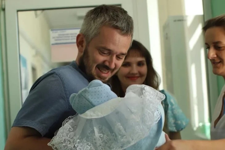 «Ты держишь в руках целый мир»: мама пятерых детей - о секретах воспитания и синдроме многодетности