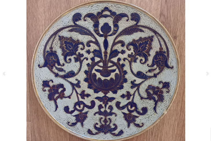 Столетнюю антикварную тарелку продают в Волгограде за 12,5 млн рублей