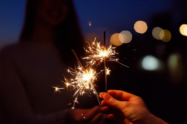 В ЦПКиО Волгограда одновременно зажгут 2,5 тысячи бенгальских огней