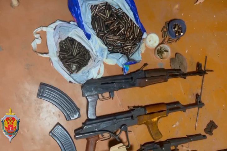 Силовики изъялии у волгоградца крупный арсенал оружия и боеприпасов