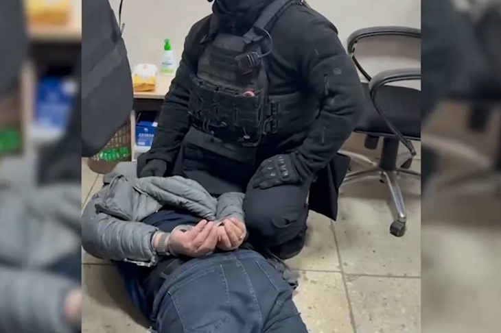 В Волгограде СОБР задержал участников схемы по легализации мигрантов