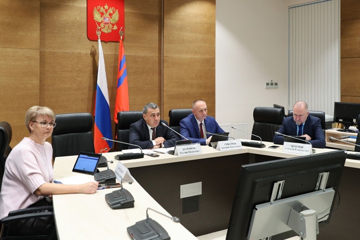 Волгограду на ремонт дорог из бюджета добавят 400 млн рублей