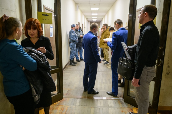 Все предрешено? В процессе по отъему домов и земли у волгоградских дачников нашли замену мертвому ответчику