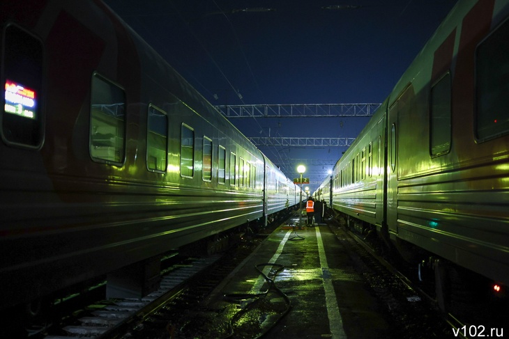 Пассажир устроил резню в тамбуре поезда: есть пострадавший