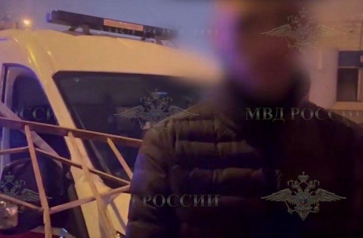 Полицейские открыли стрельбу по колесам угнанной скорой помощи в Волгограде