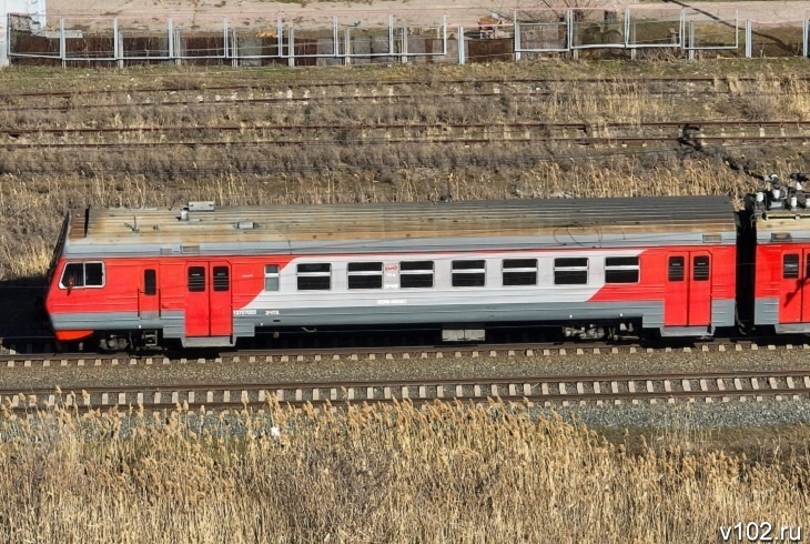 СК: в Волгограде электричка сбила насмерть 65-летнего мужчину