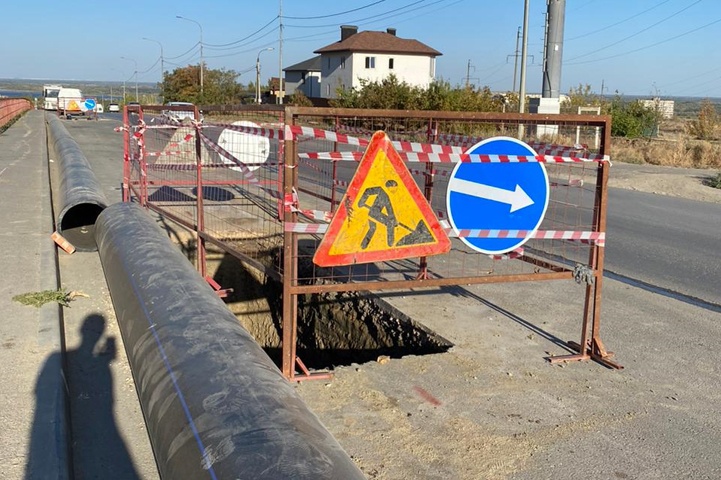 В Волгограде коммунальщики заменили аварийный трубопровод на ул. Хабаровской
