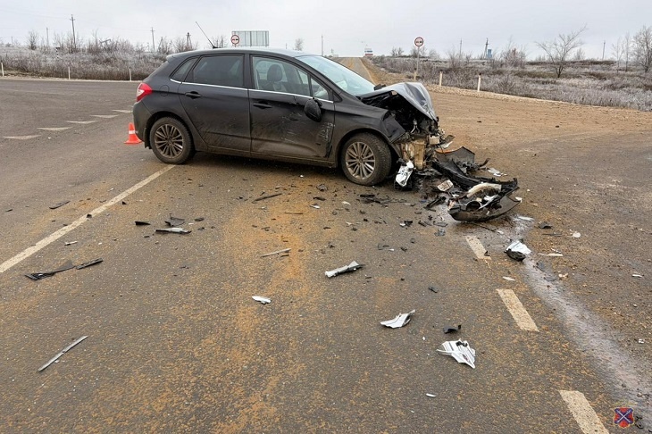Один человек погиб, двое ранены в ДТП на севере Волгоградской области