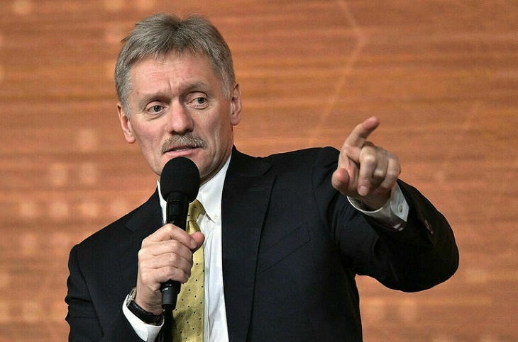 Песков посоветовал госслужащим осторожничать с разговорами