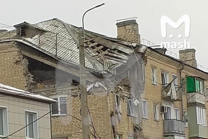 Бочаров поручил оказать помощь жильцам МКД после взрыва в Петров Вале