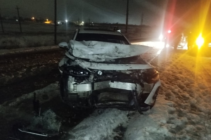 В Михайловке МАЗ протаранил иномарку на заснеженной дороге у подстанции