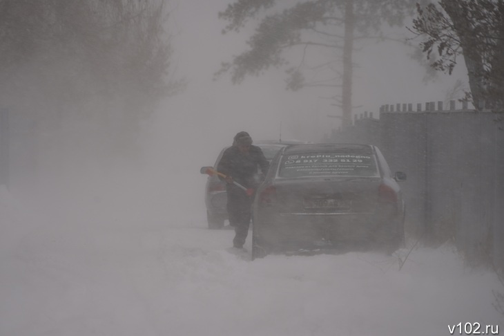 Жуткая метель продолжает бушевать в Волгоградской области