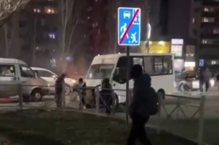 Маршрутка №5 попала в жесткое ДТП в Волжском