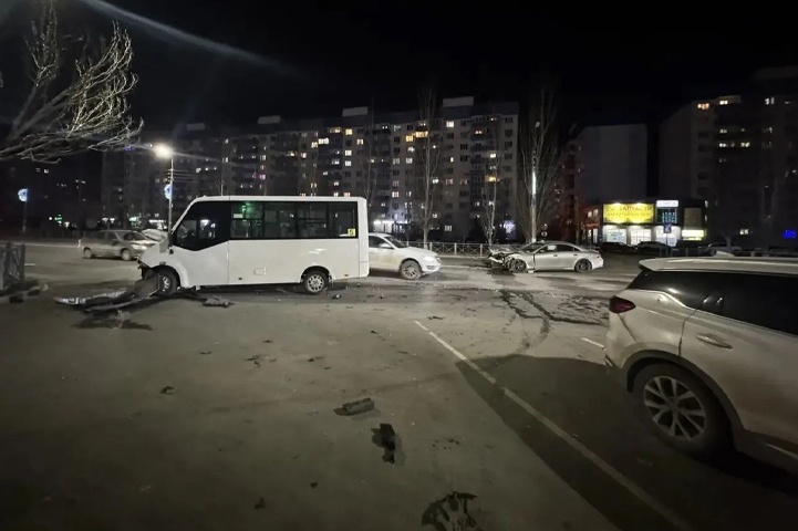 «Пытался проскочить через сплошную»: прокуратура назвала виновника ДТП с маршруткой №5 в Волжском