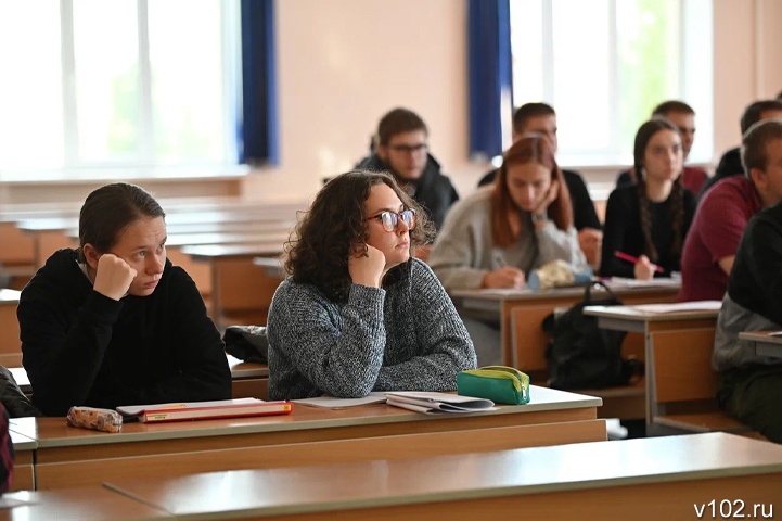 Волгоградцам рассказали о минимальных баллах ЕГЭ для поступления в вузы