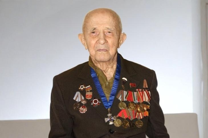 В Камышине празднует 99-летие ветеран ВОВ Владимир Маклецов